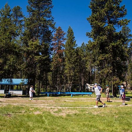 Bend-Sunriver Camping Resort Two-Bedroom Cabin 7 المظهر الخارجي الصورة