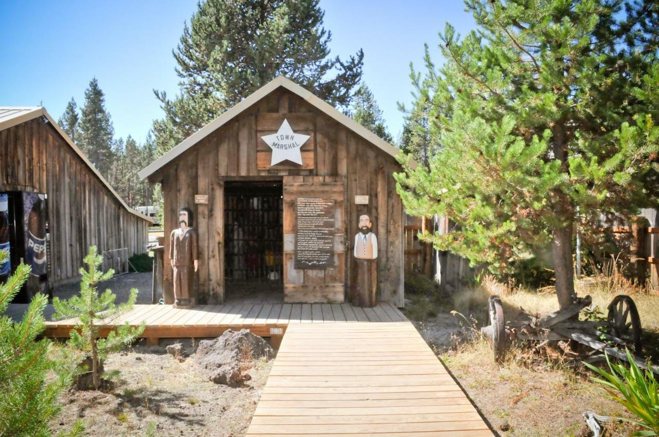 Bend-Sunriver Camping Resort Two-Bedroom Cabin 7 المظهر الخارجي الصورة