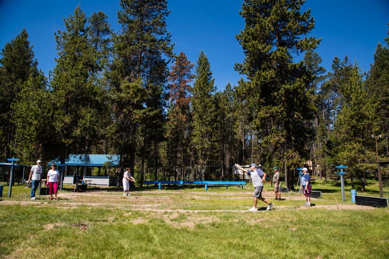 Bend-Sunriver Camping Resort Two-Bedroom Cabin 7 المظهر الخارجي الصورة